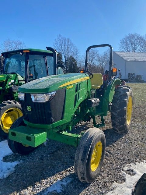 John Deere 5045D UTILITY TRACTOR